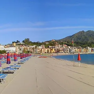 לינה וארוחת בוקר Al Sole Di Sicilia, גיארדיני נאקסוס
